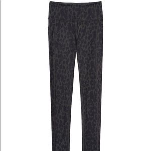 Victoria’s Secret Black Cheetah 7/8 Legging